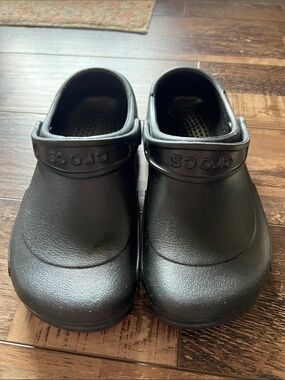 CROCS Classic Slip-On Clog in Black